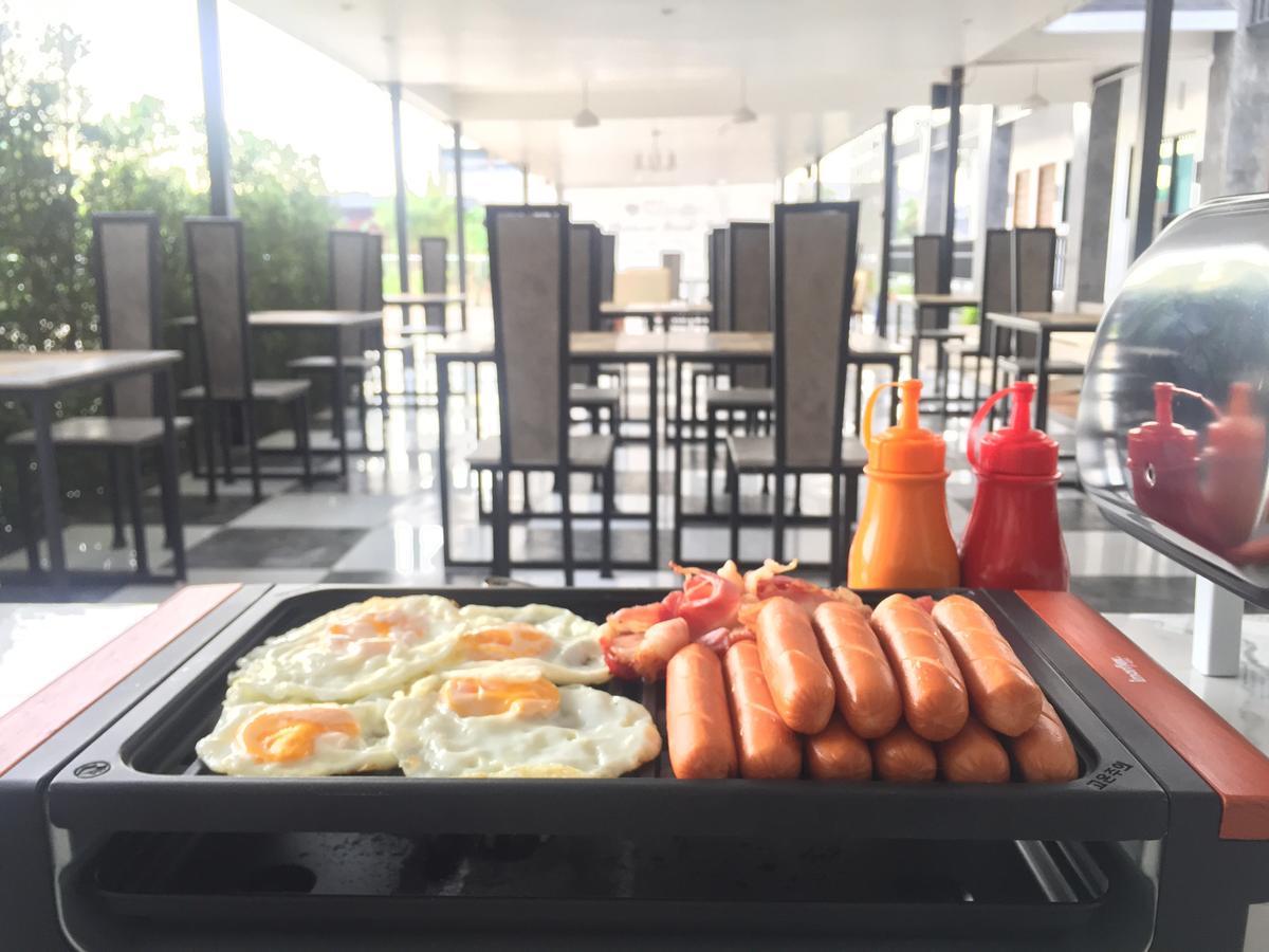 Phetcharat Grand Hotel Maesot Mae Sot Buitenkant foto