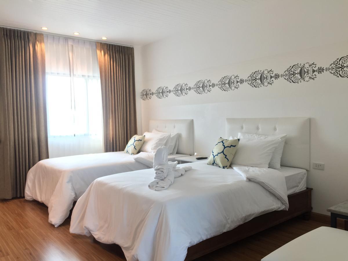 Phetcharat Grand Hotel Maesot Mae Sot Buitenkant foto