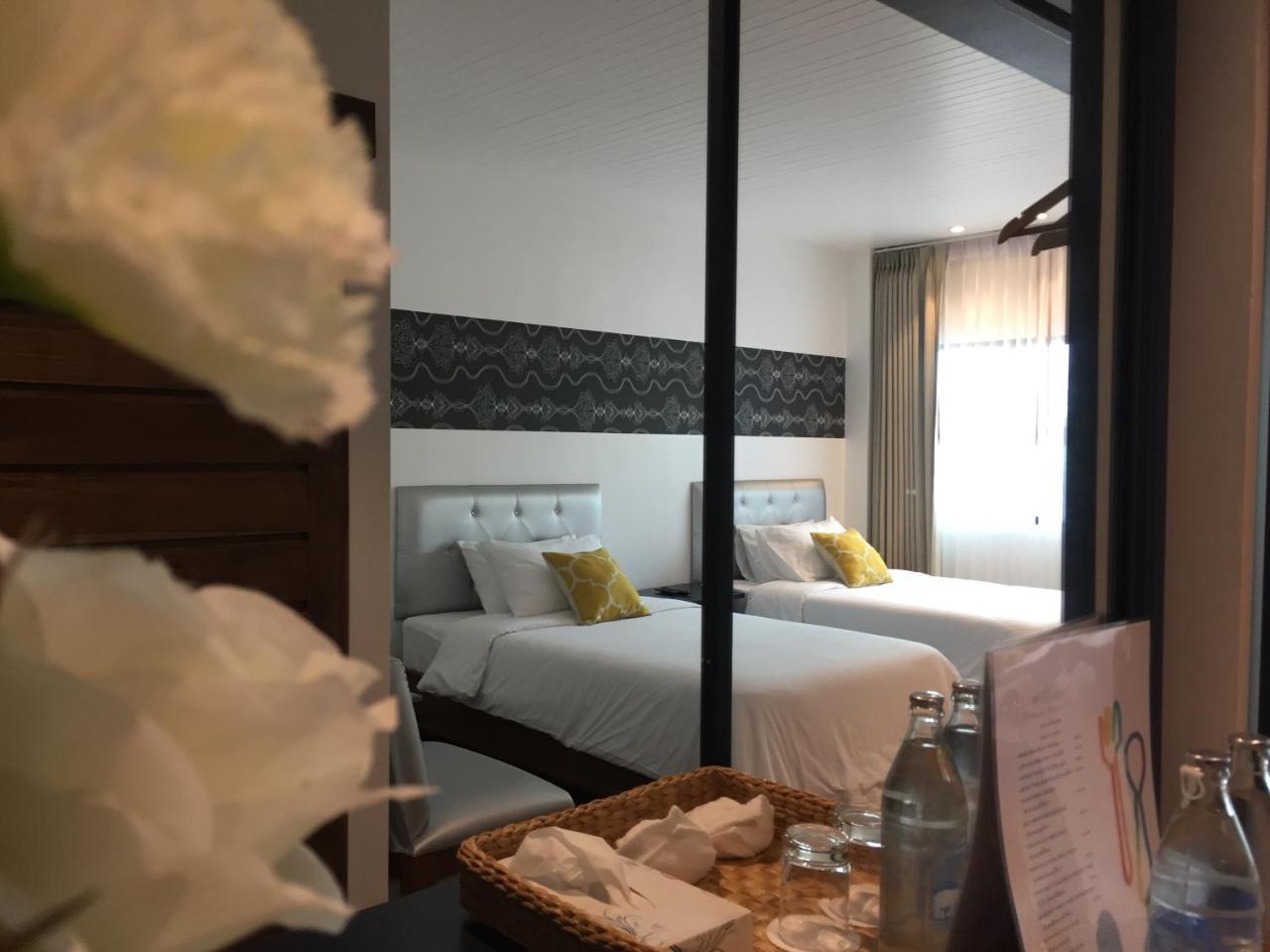 Phetcharat Grand Hotel Maesot Mae Sot Buitenkant foto